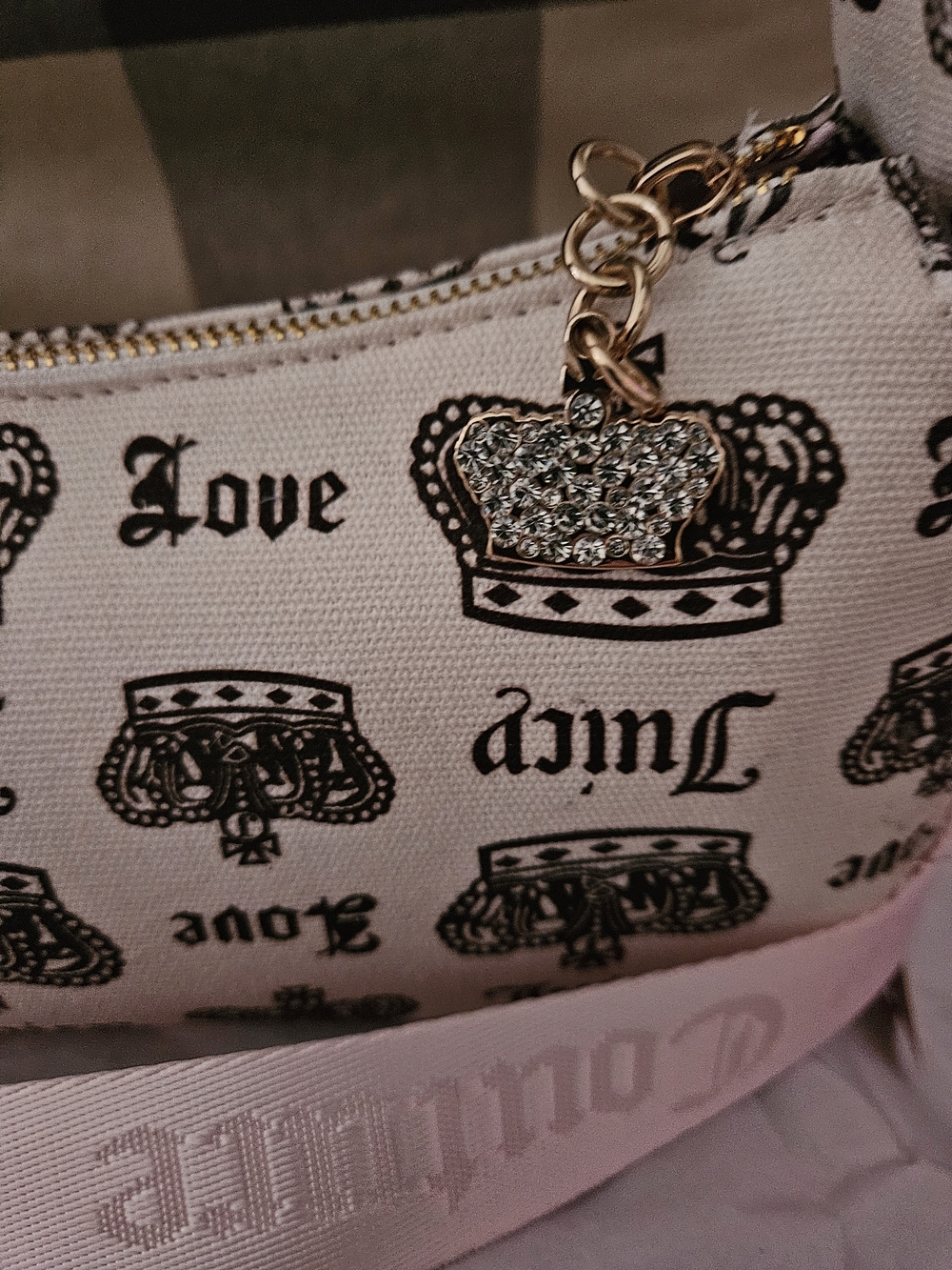 Juicy Couture Cream and Black Crown Print Shoulder Bag /Cross Body Bag🩷🖤 - Picture 2 of 8